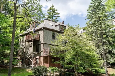 1010 Centre St #5 1