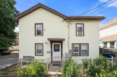 35 Middle St 1