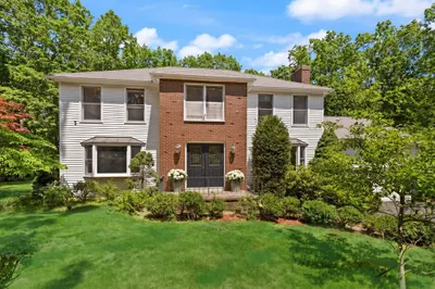 35 Castle Dr 1