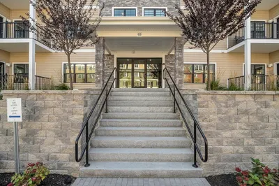 55 Pointe Place #106