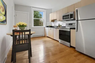 14 Lyndhurst St #1F 1