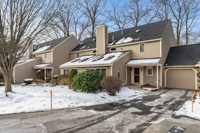 22 Iris Way #4-22