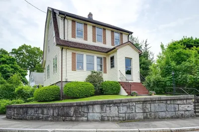72 Sherwood Rd 1