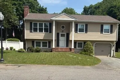 568 Lantern Ln 1