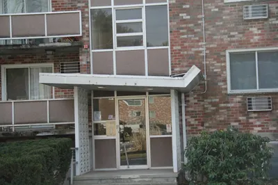 25 Lionel Ave #D