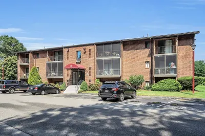 221 Oak St #15-32