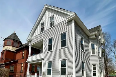 2302 Main St #2