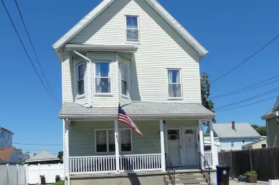 63 Emerald St #1 1