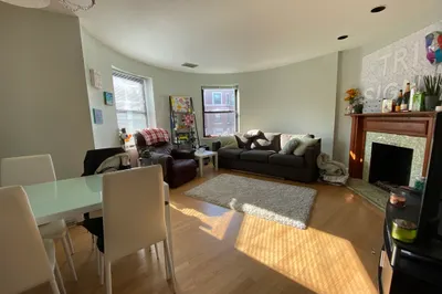 111 Gainsborough St #301 1