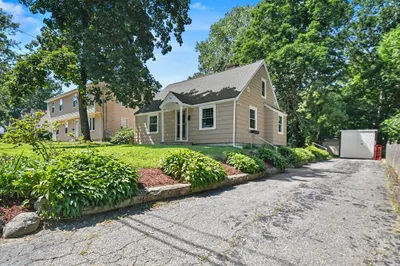 34 Quobaug Avenue 1