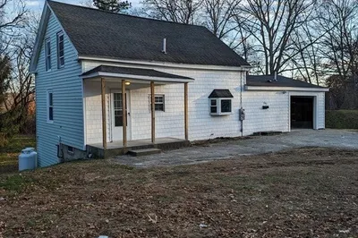 7-1/2 Fairview Ave