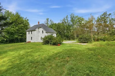 169 Quinapoxet St 1