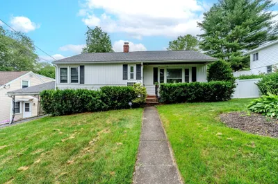 70 Rich St 1