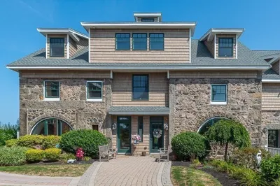 152 Water St #13 1