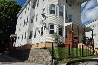 14 Caroline St