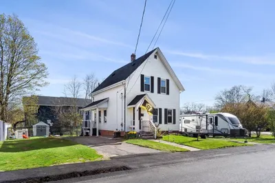 122 Rock St 1