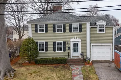 32 Colonial Drive 1
