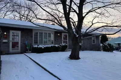 53 Riley Ave