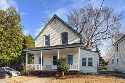 16 Pleasant Ave