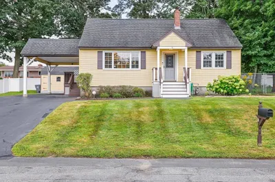 6 Oakcrest Cir