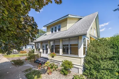 17 Manitoba St