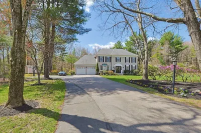 8 Weyman Ln 1