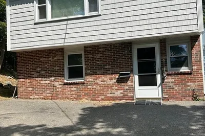 95 Main St