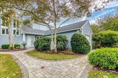 1 Fairway Dr #1 1