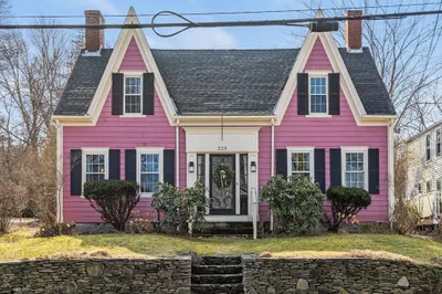 223 Sandwich Street