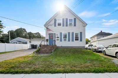 89 E Main St