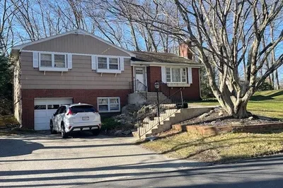 46 Highland St 1