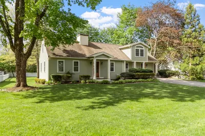 93 Nashoba Rd 1