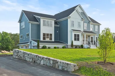 4 Weeping Willow Dr 1