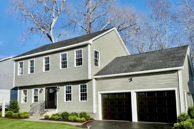 38 Colonial Rd 1