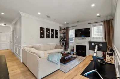 192 W 6th Street #1