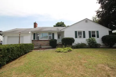 26 Andrew Ave