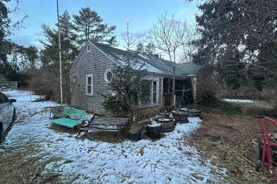 1805 Main St