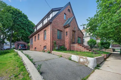 28 Thurlow Ave 1