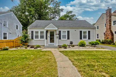 64 Harmon Ave