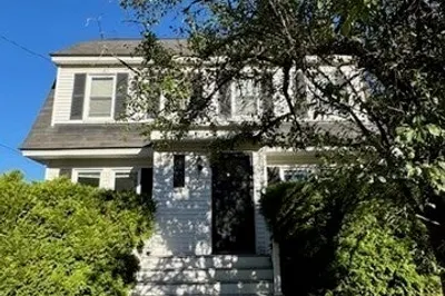 82 Luce St 1