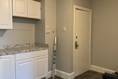 61 Vine St #4