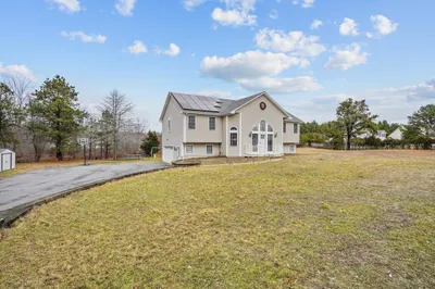 22 Alexandra Dr 1
