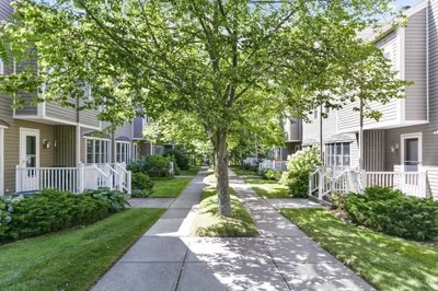 6 Locust Ln #4