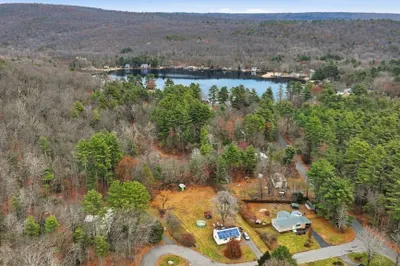 8 Metacomet Cir