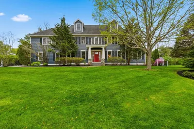 10 Bartlett Drive 1