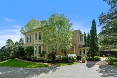 7 Crescent Street
