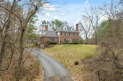 1 Glenbrook Rd 1