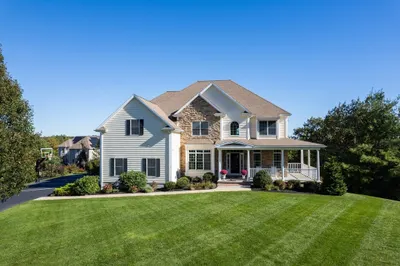 14 Manchester Dr 1