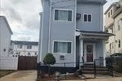 34 Florence St #1