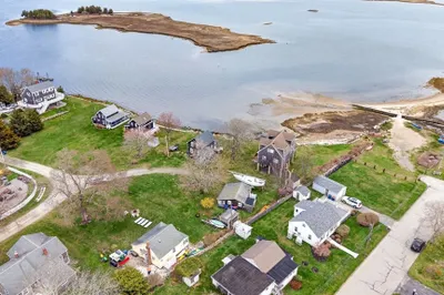 9 Wampanoag Drive